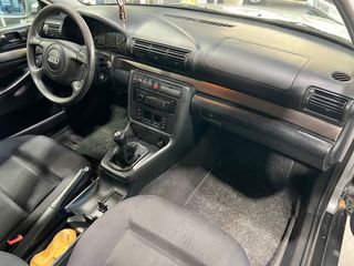 Audi A4 1998-thumb-19