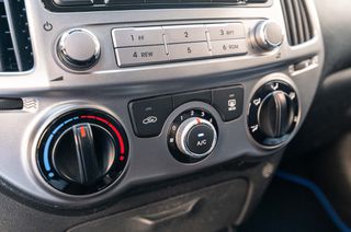 Hyundai i 20 2014 1.4 AYTOMATO,ZANTEΣ+++-thumb-23