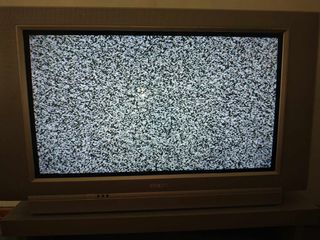 PHILIPS TV 32 ΙΝΤΣΩΝ + ΞΥΛΙΝΗ ΒΑΣΗ ΜΕ ΡΟΔΕΣ