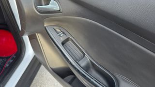 Ford Focus 2011-thumb-10