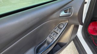 Ford Focus 2011-thumb-13