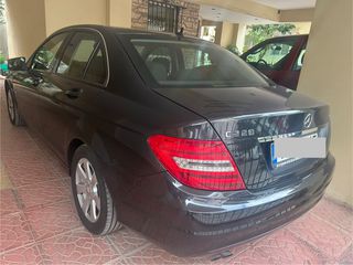 Mercedes-Benz 220 2011