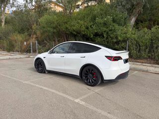 Tesla Model Y 2023 PERFORMANCE