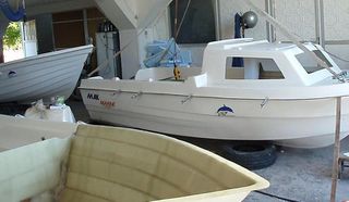 ΠΩΛΕΙΤΑΙ ο εξοπλισμός γνώστης κατασκευαστικής επιχείρησης, μικρών πολυεστερικών σκαφών (καλούπια, άδειες, CE κλπ) λόγω συνταξιοδότησης