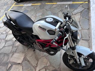 Ducati Monster 796 2011-thumb-3