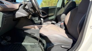 Peugeot 2008 2016 Allure  PureTech 1.2  Full Extra 110hp Sunroof Navi Leather-thumb-59