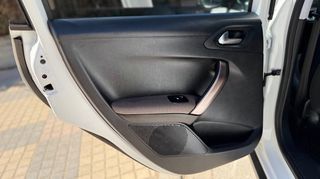 Peugeot 2008 2016 Allure  PureTech 1.2  Full Extra 110hp Sunroof Navi Leather-thumb-64