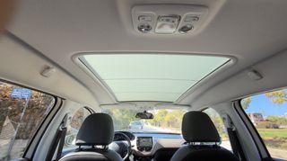 Peugeot 2008 2016 Allure  PureTech 1.2  Full Extra 110hp Sunroof Navi Leather-thumb-110