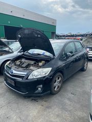 toyota auris-thumb-1