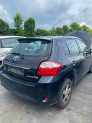 toyota auris-thumb-2