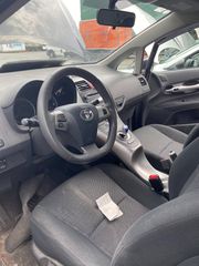 toyota auris-thumb-3