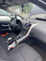 toyota auris-thumb-4