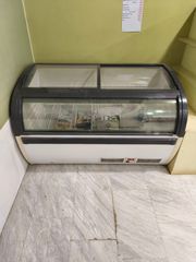 Καταψυκτης βιτρινα