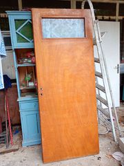 Πόρτα εσωτερική ξυλινη με παράθυρο ανω