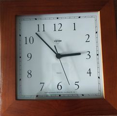 Ξύλινο τετράγωνο ρολόι τοίχου Virtime