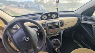 Lancia Ypsilon 2004-thumb-9