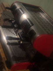 Espresso μηχανή με 2 γκρουπ και μύλος