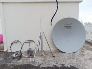 Δορυφορικό κάτοπτρο 142cm με βάσεις