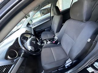 Mitsubishi Lancer 2010-thumb-7