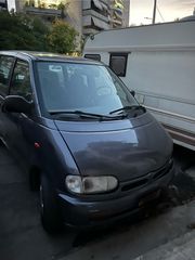 Nissan Serena 2001