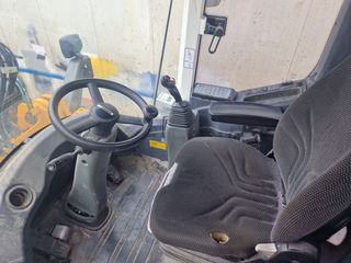 Φορτωτής Με Λάστιχα Liebherr 2016 L528-thumb-8