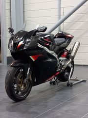 Aprilia RSV 1000 Mille 2004-thumb-4