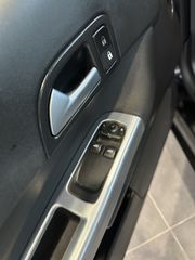 Volvo C30 2012-thumb-10