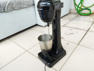 Συσκευή Φραπέ Izzy Caffeccino Blac