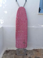 Σιδερώστρα ροζ χειρός