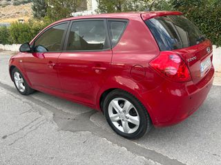 Kia Ceed / cee'd 2008-thumb-3