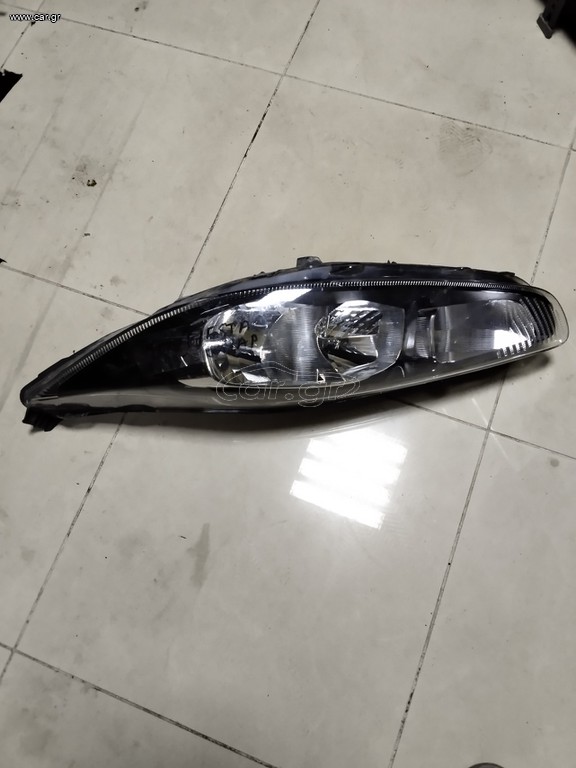 Φανάρι εμπρός αριστερο FORD FIESTA '15