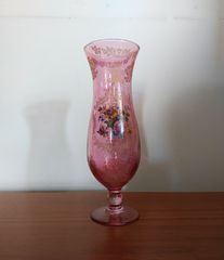 Vintage ροζ βάζο από γυαλί "cranberry" με floral μοτίβα