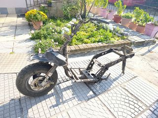 ΣΑΣΙ ΜΕ ΜΠΡΟΣΤΙΝΟ σύστημα Piaggio typhoon 50cc΄