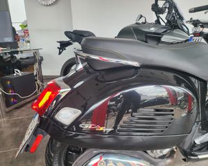 Vespa GTS Super Sport 300 2019-thumb-1
