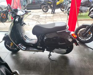 Vespa GTS Super Sport 300 2019-thumb-11