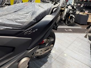 Kymco AK 575 Premium 2026 E5+ & *ΔΩΡΑ ΠΡΟΣΦΟΡΑΣ*-thumb-2