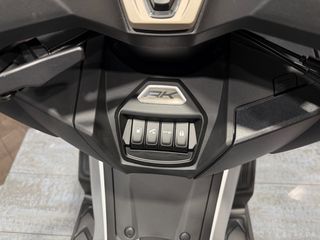 Kymco AK 575 Premium 2026 E5+ & *ΔΩΡΑ ΠΡΟΣΦΟΡΑΣ*-thumb-4