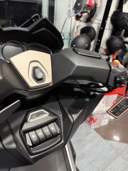 Kymco AK 575 Premium 2026 E5+ & *ΔΩΡΑ ΠΡΟΣΦΟΡΑΣ*-thumb-11