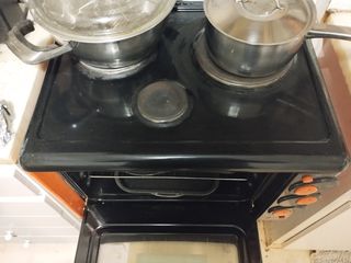 Ηλεκτρική κουζίνα και φούρνος 5ετιας από εξοχικό