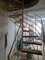 σκαλα σιδερενια με επενδυση ξυλου