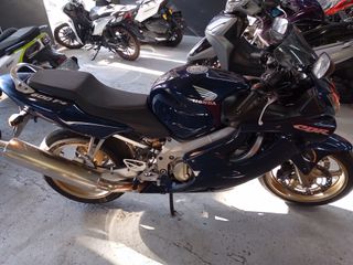 Honda CBR 600 F 2004 f4i-thumb-1