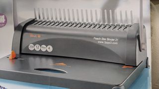 Mηχανή βιβλιοδεσίας σπιράλ