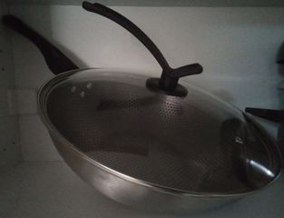 Αντικολλητικό τηγάνι wok με μοτίβο κηρήθρας 30cm