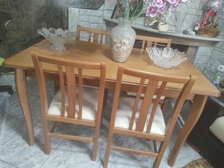 Τραπεζαρία επεκτεινόμενη με 4 καρέκλες