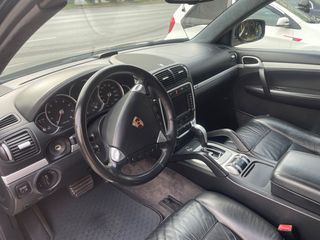 Porsche Cayenne 2004 GTS-thumb-8