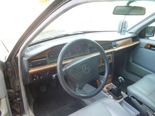 Mercedes-Benz 190 1992 190 E-thumb-6