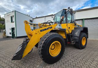 Excavator-Loader Komatsu 2012 WA 320