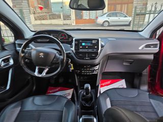 Peugeot 2008 2018 1.2 PURETECH 110 ALLURE/FULL EXTRA/-thumb-22