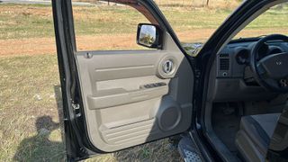 Dodge Nitro 2009 SXT-thumb-8