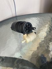 VW GOLF-5 ‘05 1T0955651A Αντλία δοχείου υαλοκαθαριστήρα σε άριστη κατάσταση γνησια!!!